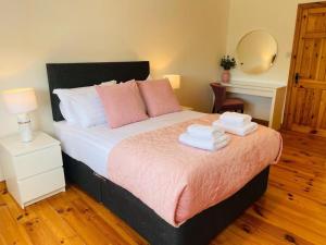 Cottage - Sleeps 6 - Garden - Parking - Riverside