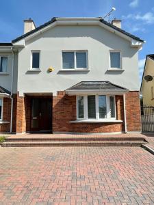 Cottage - Sleeps 6 - Garden - Parking - Riverside