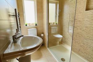 Cottage - Sleeps 6 - Garden - Parking - Riverside