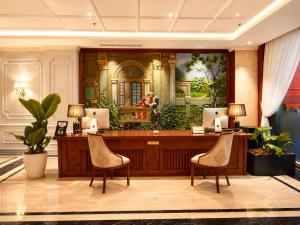 Happy Life Grand Hotel & Rooftop Skybar