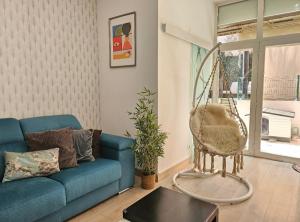 Double bedroom in spacious apartment with terrace center lisbon