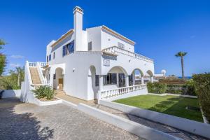 Spacious villa with sea view and heated pool - Luz