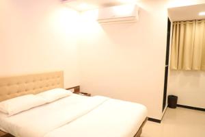 Glitz Hotels Galaxy Inn - Nr Goregaon Exhibition Centre