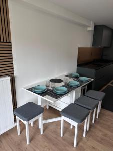 Beautiful, fully renovated studio apartment with a view