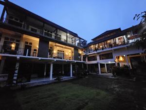 Villa by the River Samplangan