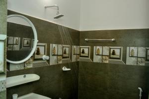 Sanaya Hotel & Resturant