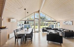 Four-Bedroom Holiday Home In Vaggerlose