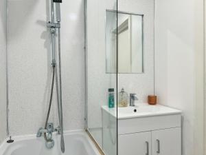 Garden Ground Floor 2 Bedrooms Flat