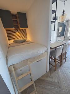 Cap Esterel Appart T2 Vue Mer Climatisé 4-5 personnes - Proche Plage et Commerces avec jardin, Parking gratuit, WiFi, 5 acces piscine -