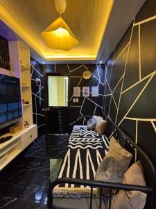 Marcus Tiny House - Black&White in Cabanatuan City