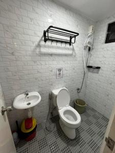 Marcus Tiny House - Black&White in Cabanatuan City