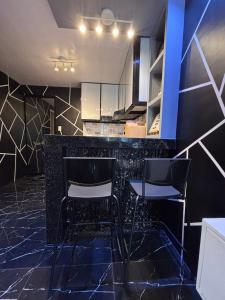 Marcus Tiny House - Black&White in Cabanatuan City