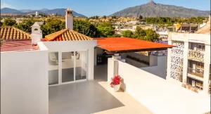 Luxury Rooftop, Private Jacuzzi with mountain views