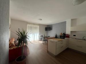 Ca-Bertera-mit-Garten-Grillecke