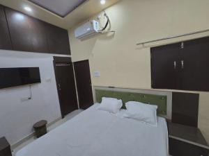 Poonam P Guest House
