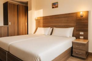 Hassan Pyramids Hotel & free access Rooftop & airport pickup