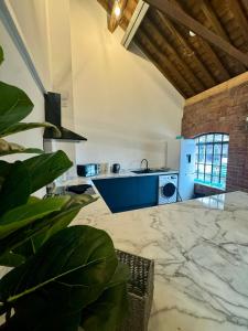 Waterfront Loft SA1- Popular Swansea Marina