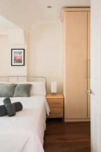 Westminster apartments with kitchen and separate bathroom near Big Ben