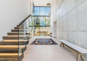 Luxurious 7 Bedroom Holiday House with Private Pool in Pietrosella