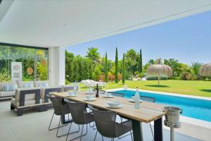Luxurious 7-Bedroom Holiday House with Private Pool in Alicante