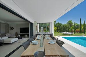 Luxurious 7-Bedroom Holiday House with Private Pool in Alicante
