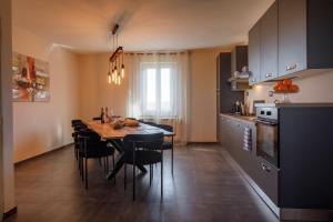 Casa di Carma 10 Guest Home with Pool