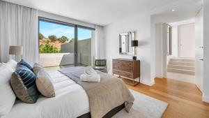 Luxurious 7-Bedroom House with Private Pool in Sant Josep