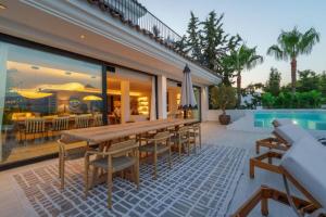 Luxurious 6-Bedroom House with Private Pool in Badia de Xabia