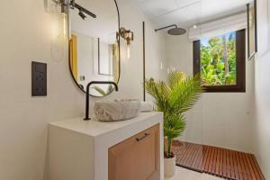 Luxurious 6-Bedroom House with Private Pool in Badia de Xabia