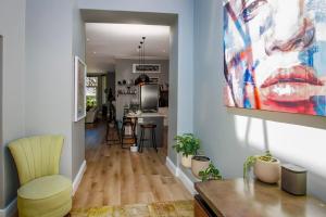 Modern Victorian Apartment off Kloof St