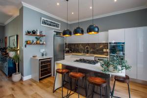 Modern Victorian Apartment off Kloof St