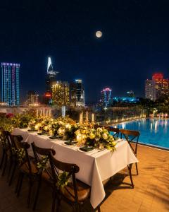 Happy Life Grand Hotel & Rooftop Skybar