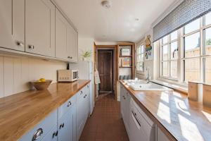 Pebble Beach Cottage by Keepers Cottages