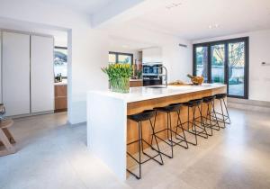 Luxurious Holiday House with Private Pool in Mlaga