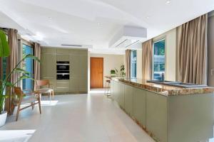 Luxurious 7-Bedroom Holiday House with Private Pool in Estepona