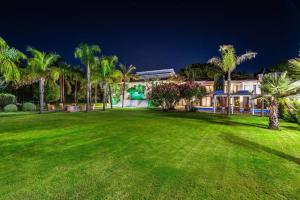 Luxurious 7-Bedroom Holiday House with Private Pool in Estepona