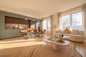 Luxury Apartment in Paris by Eiffel Tower