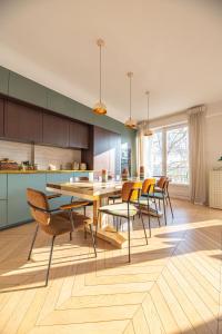 Luxury Apartment in Paris by Eiffel Tower