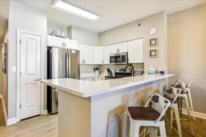 Shores of Panama 2028 - Luxurious Gulf-Front 3 Bdrm3Ba. 4 Free Beach Chairs.