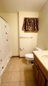 Large 3 Bedrooms Family Home with 10-Mins Walk to Red Line