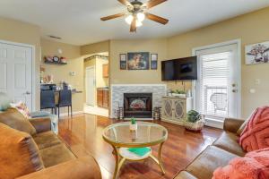 Walkable Retreat Near The Island! Gateway to GSMNP