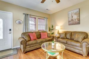 Walkable Retreat Near The Island! Gateway to GSMNP