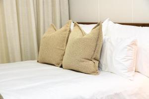 Stay Awhile Studio Apartment at Rosebank