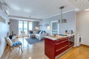 Golden Cove Apartment