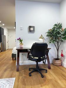 Flamingo Grove, Vibrant Studio #211, Downtown, AC