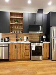 Flamingo Grove, Vibrant Studio #211, Downtown, AC