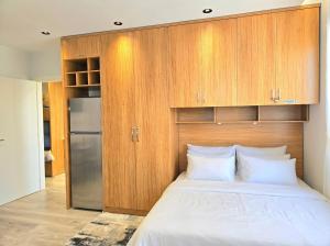 Modern Apartment a Short Walk from the Beach