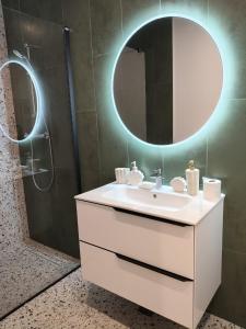 Anelis Breeze by Axxis Beach Mamaia