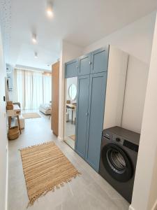 Anelis Breeze by Axxis Beach Mamaia
