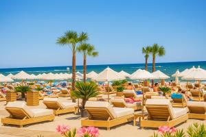 Anelis Breeze by Axxis Beach Mamaia